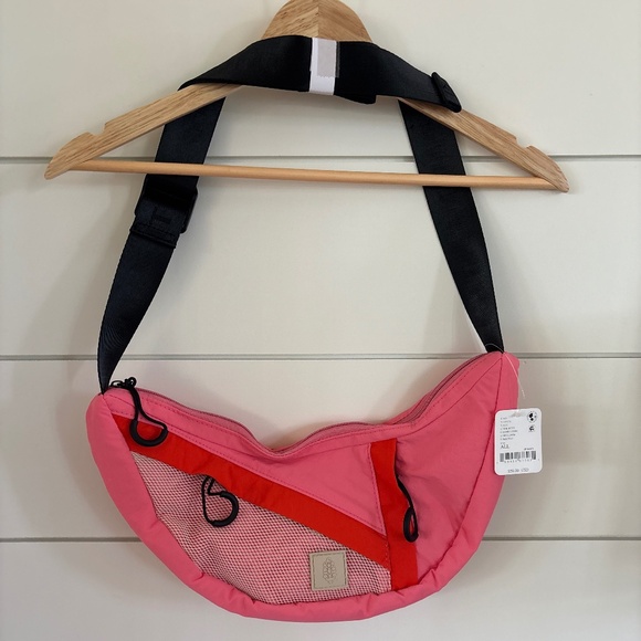 Free People FP Movement Nothing But Net Sling Bag NWT - Picture 3 of 7